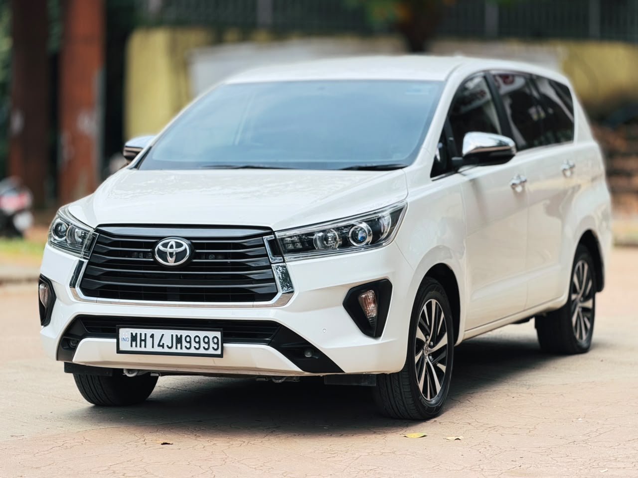 Innova Crysta 2.4 Z